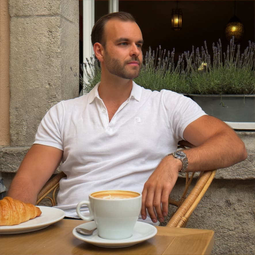 Professional vs natural dating profile photo comparison