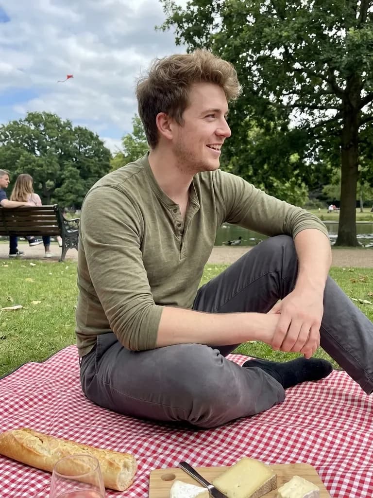 Ejemplo de foto de citas IA — picnic in the park