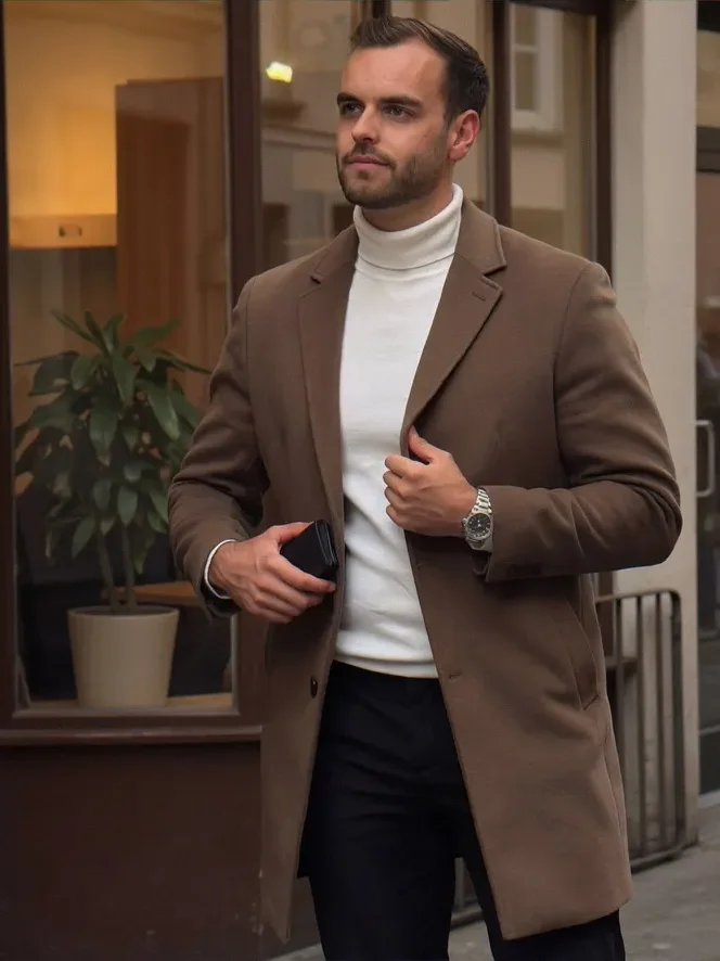 Ejemplo de foto de citas IA — tailored coat
