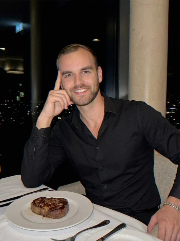 Ejemplo de foto de citas IA — fine-dining restaurant